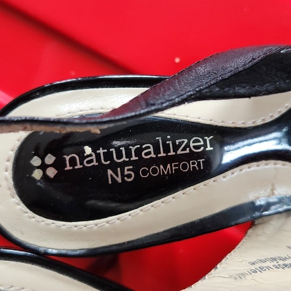 Naturalizer Black slingback pumps - Picture 6 of 10
